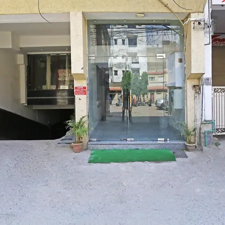 Hotel Grand Iconic Near Igi Airport